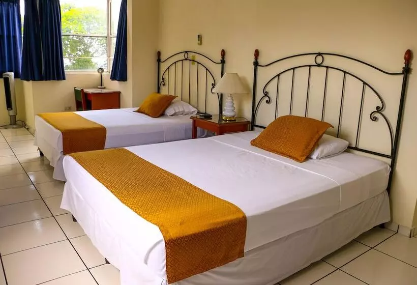 هتل Villa Serena San Benito