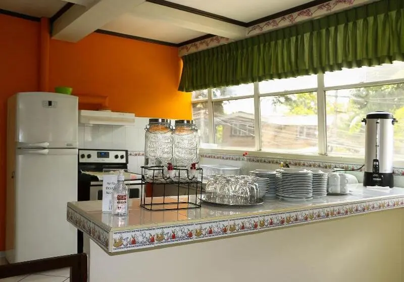 هتل Villa Serena San Benito