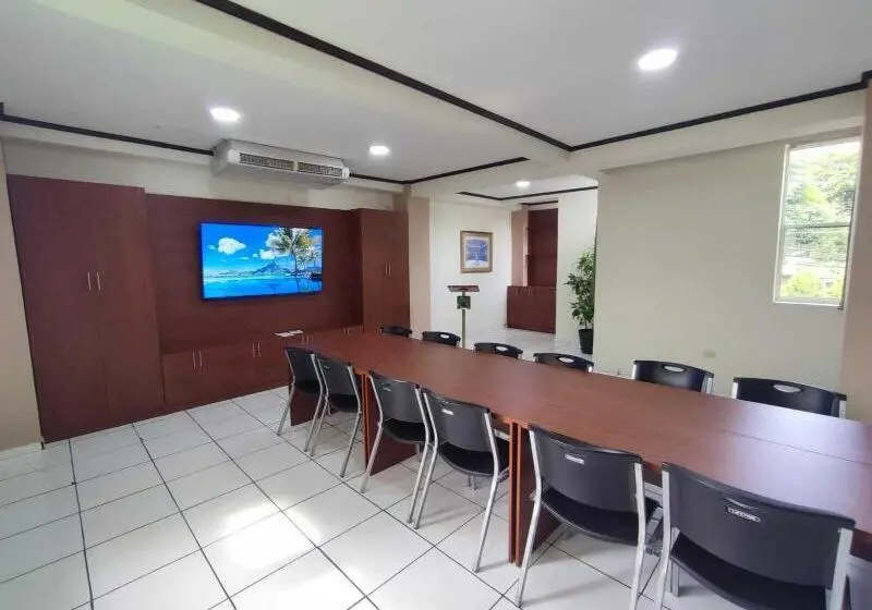 هتل Villa Serena San Benito