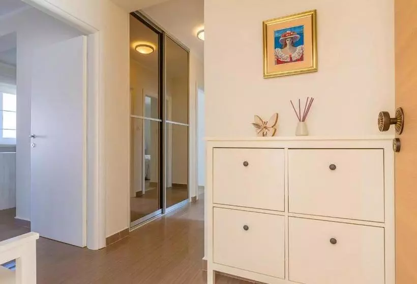 Luxury Apartments Villa Mande