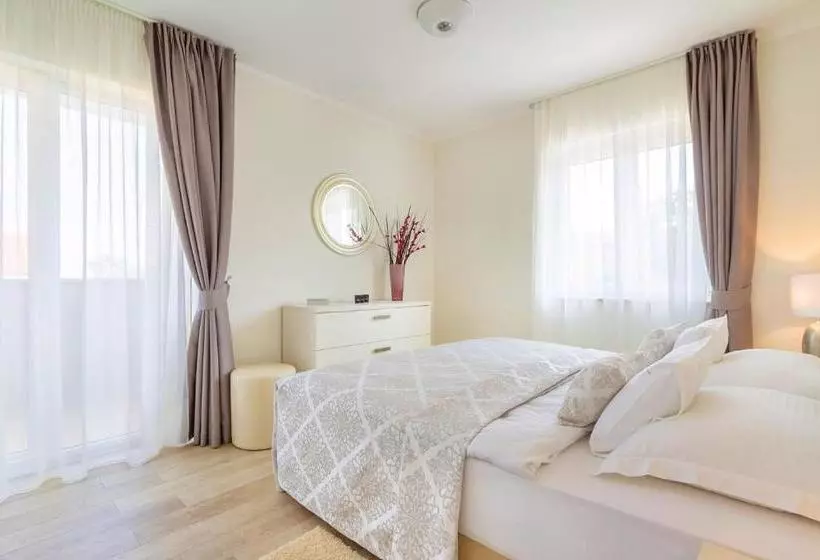 Luxury Apartments Villa Mande