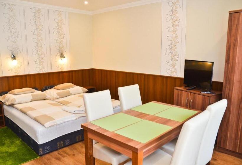 Média Panzió és Apartmanház