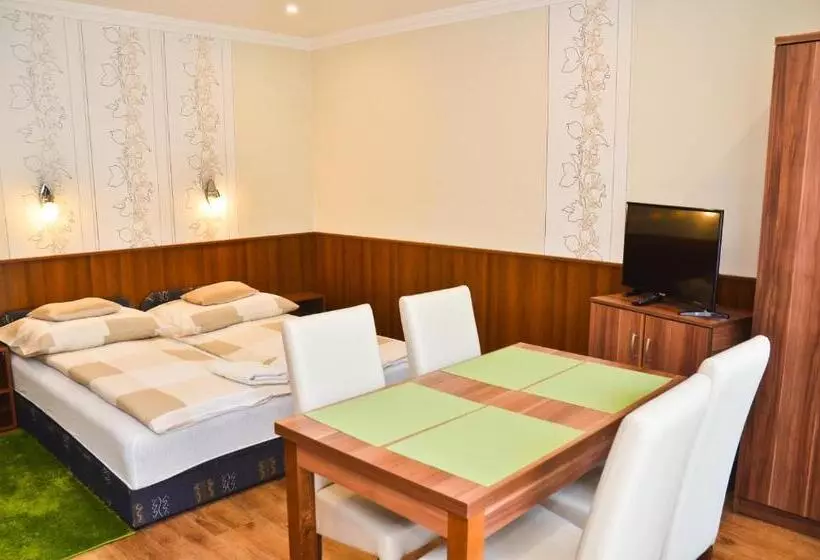 Média Panzió és Apartmanház