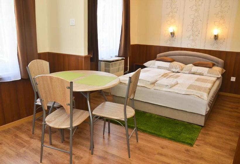 Média Panzió és Apartmanház