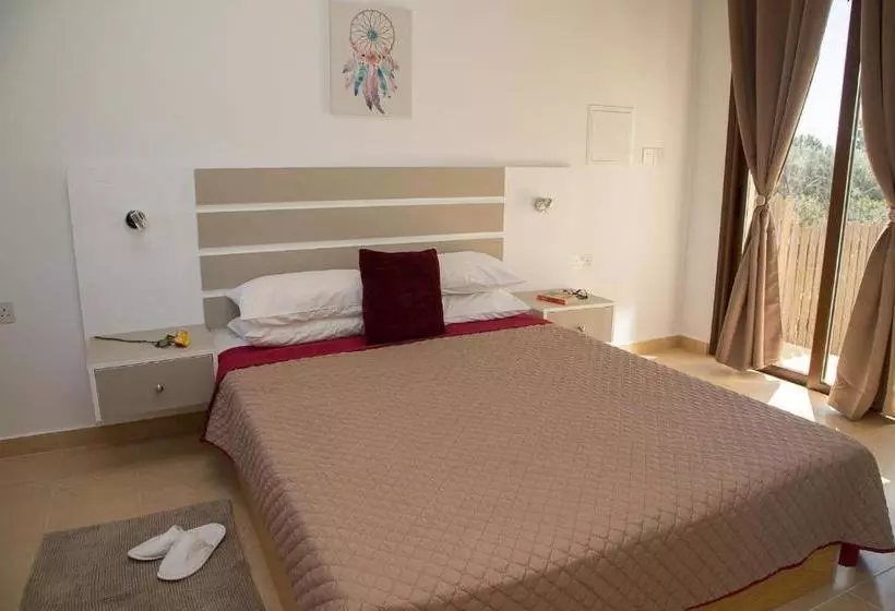 Coral Bay Sunlove Villa