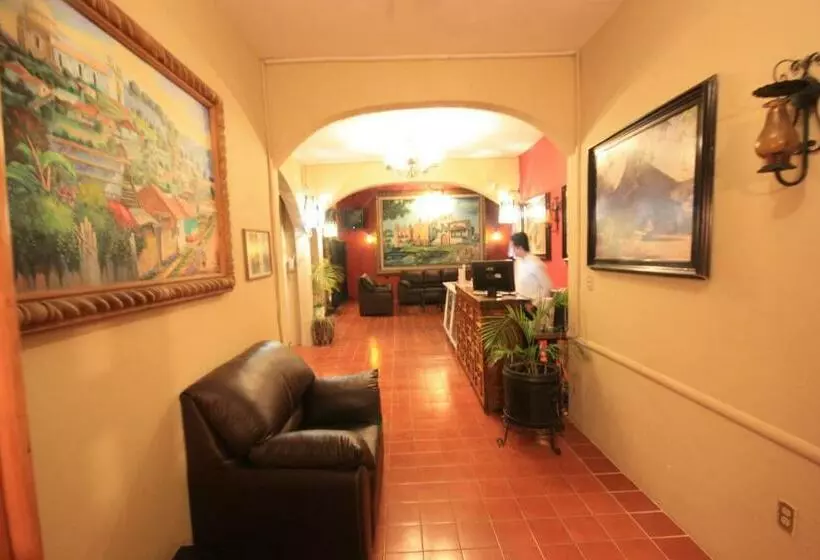 مسافرخانه Casa Madero