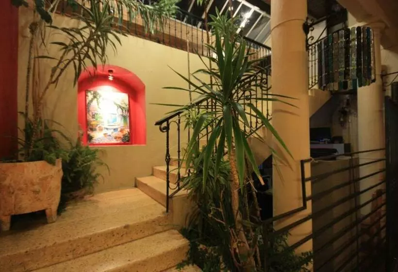 مسافرخانه Casa Madero