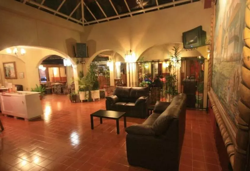 مسافرخانه Casa Madero