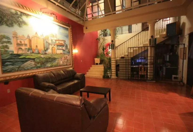 مسافرخانه Casa Madero