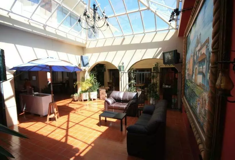 مسافرخانه Casa Madero
