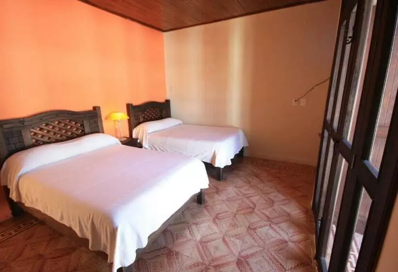 مسافرخانه Casa Madero