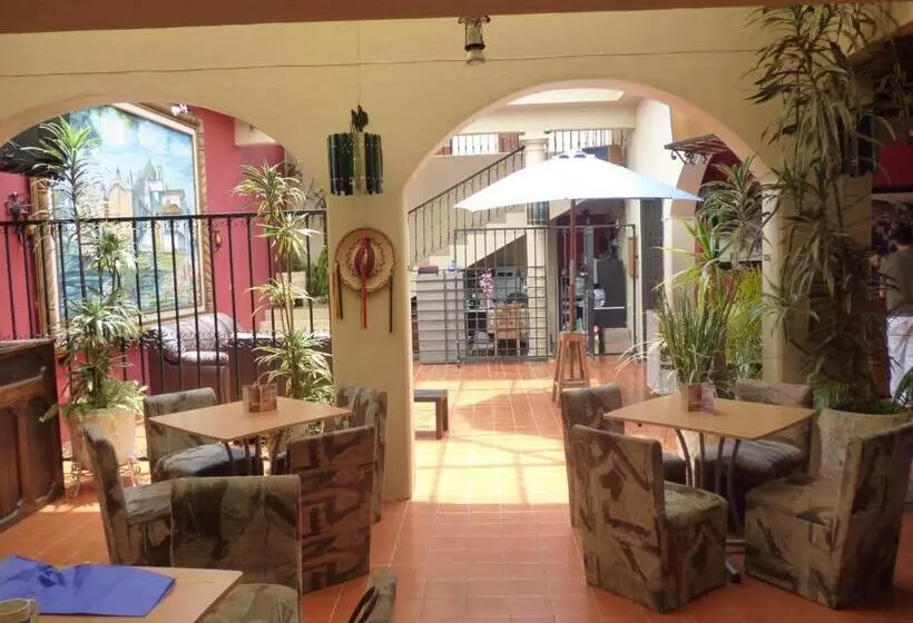 مسافرخانه Casa Madero