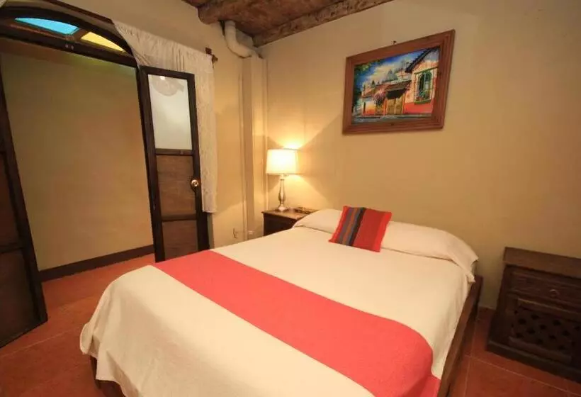 مسافرخانه Casa Madero