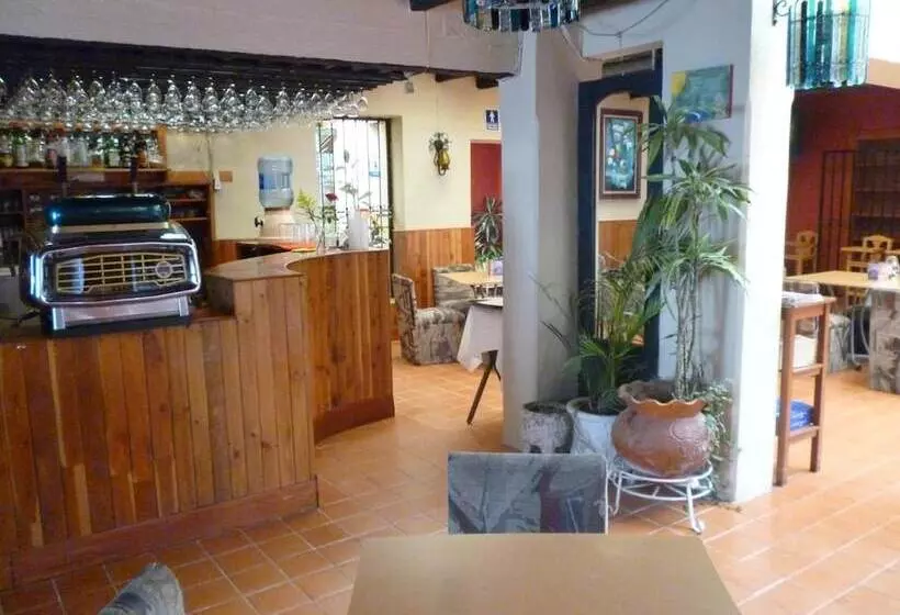 مسافرخانه Casa Madero