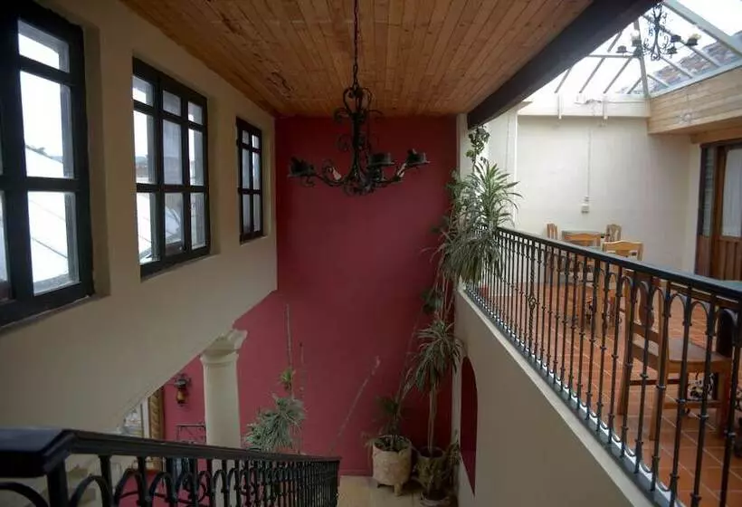 مسافرخانه Casa Madero