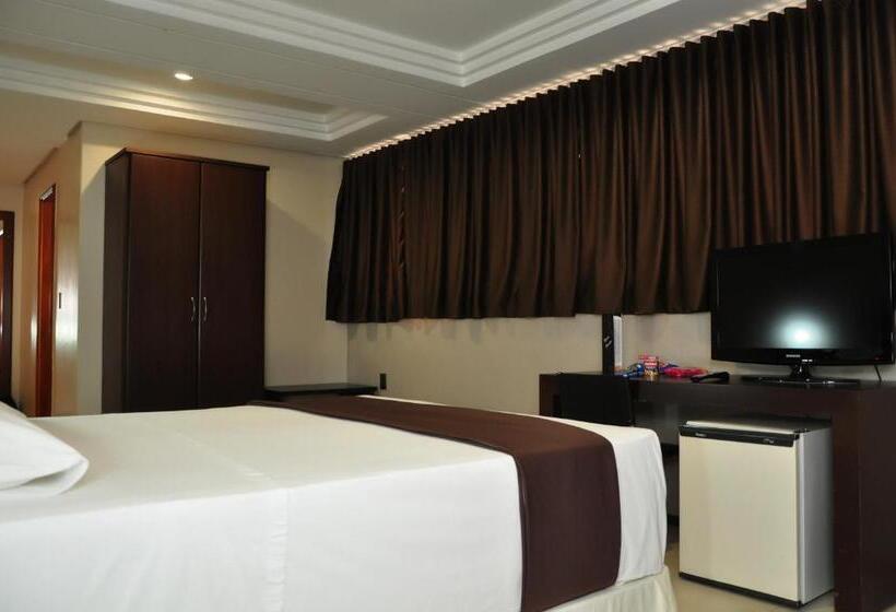 هتل Crystal Plaza