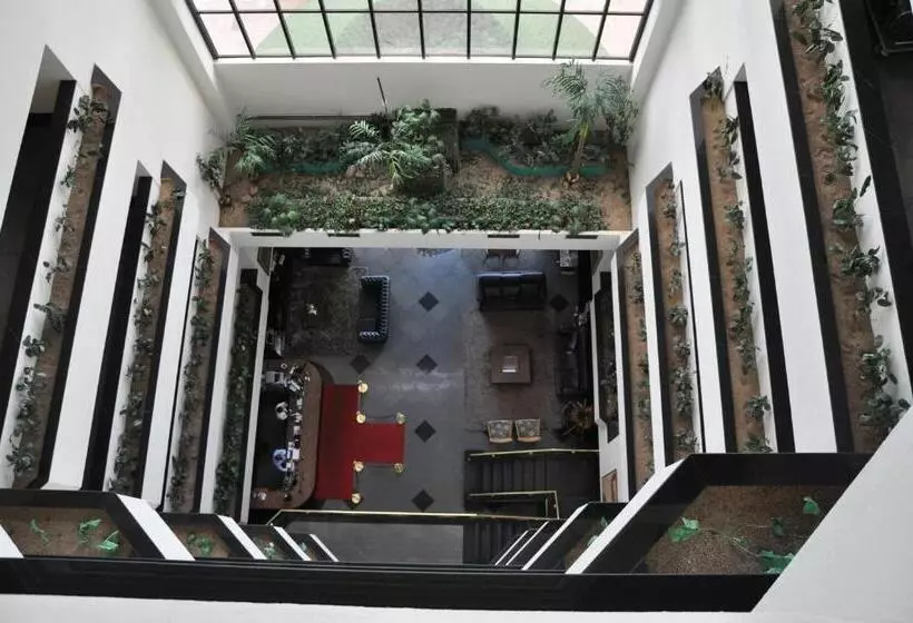 ホテル Crystal Plaza