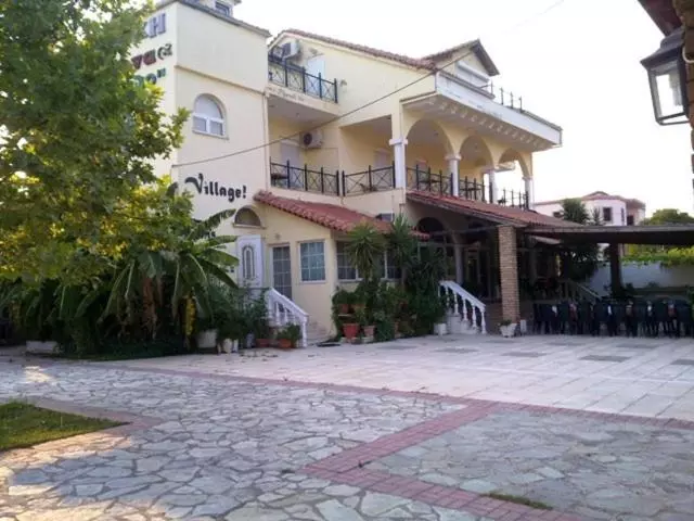 Hotelli The Village