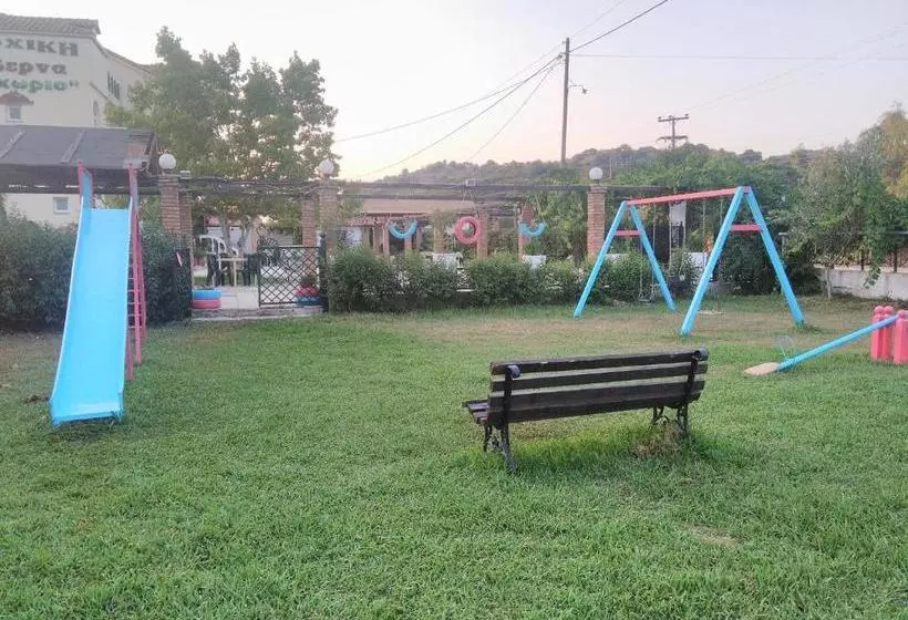 Hotelli The Village
