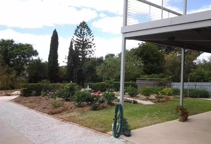 Aamiaismajoitus (B&B) Lyreen's Apartment