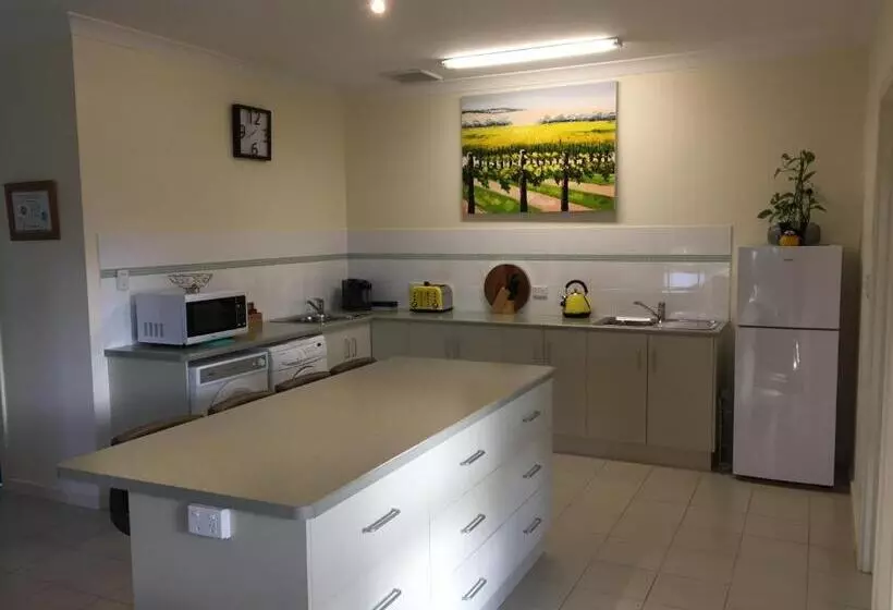 Aamiaismajoitus (B&B) Lyreen's Apartment