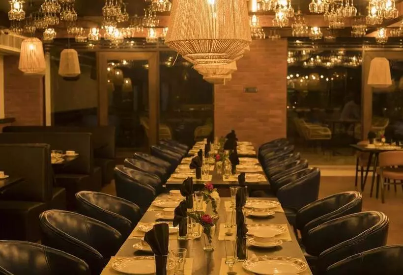 ホテル Sayaji Rajkot
