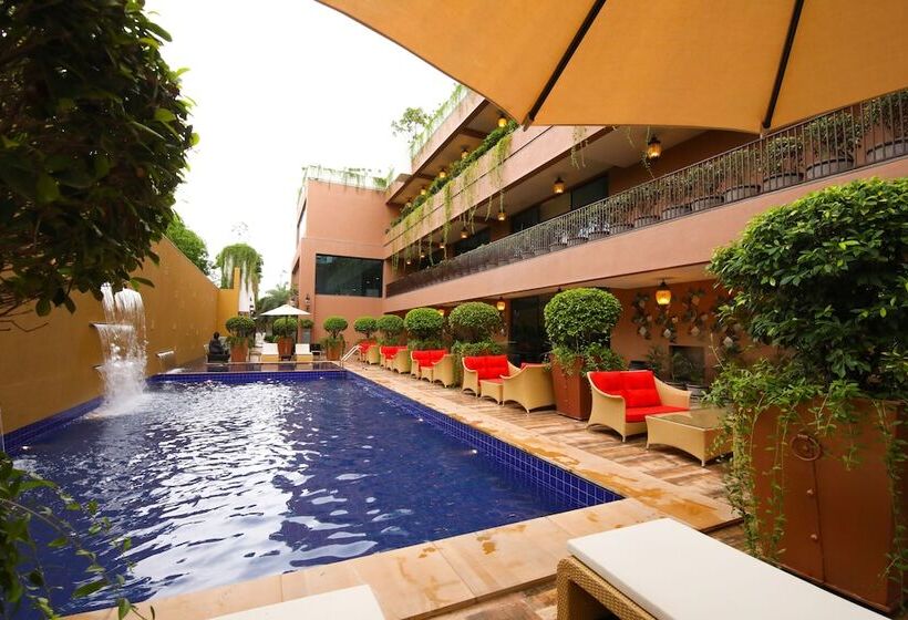 هتل Sayaji Rajkot