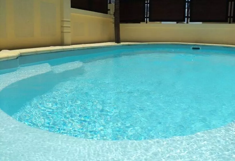 Monalysa St Honoré Apartment & Studio