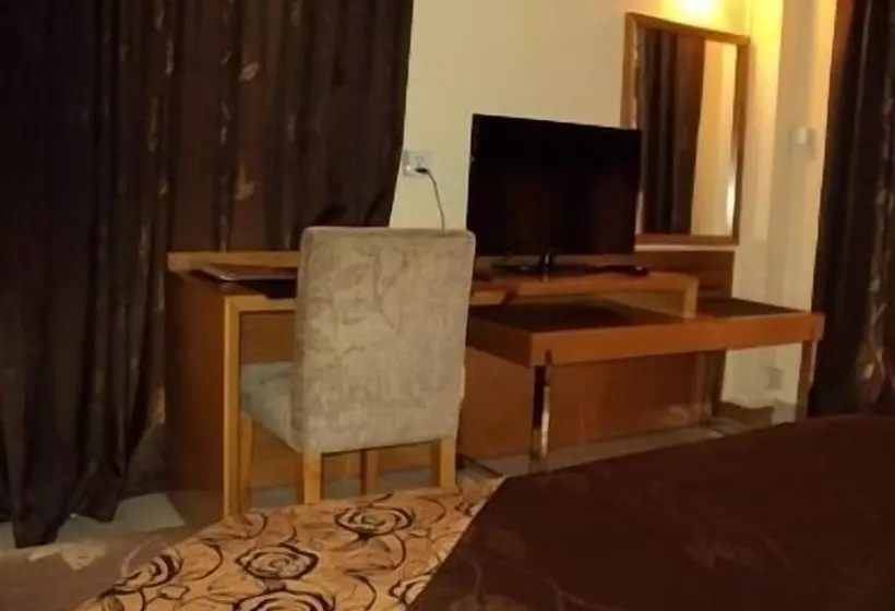 Monalysa St Honoré Apartment & Studio