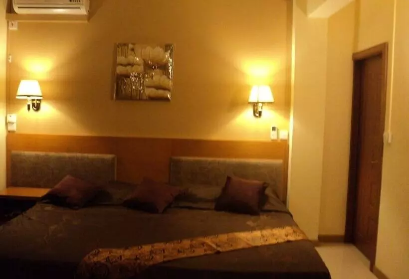 Monalysa St Honoré Apartment & Studio