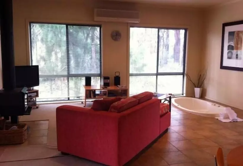 リゾートホテル Idyllic Retreat For 4 People In Beautiful Otway Ranges, Recharge & Refresh In Hot Tub