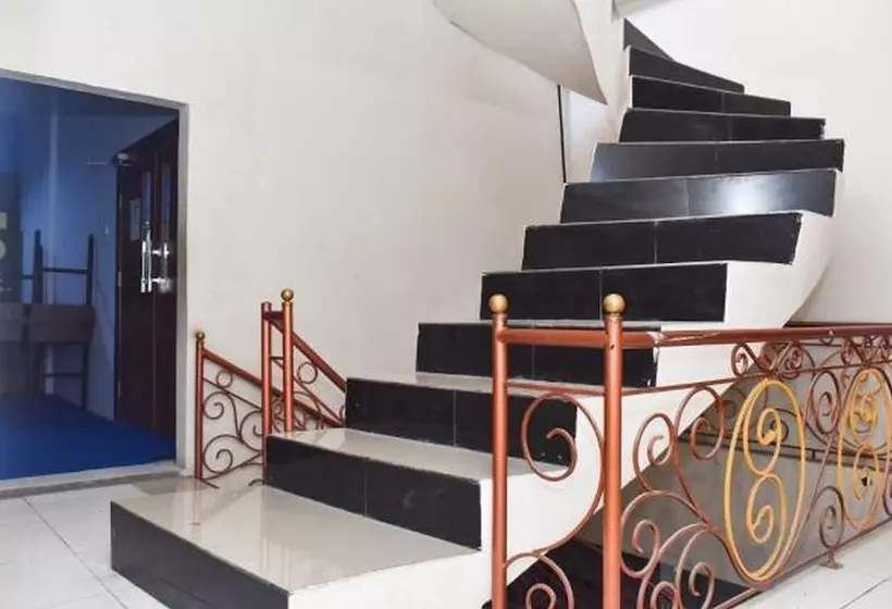 ホテル Reddoorz Near Universitas Muhammadiyah Makassar