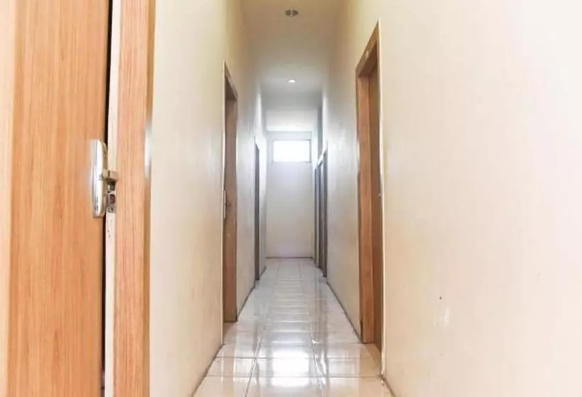 ホテル Reddoorz Near Universitas Muhammadiyah Makassar