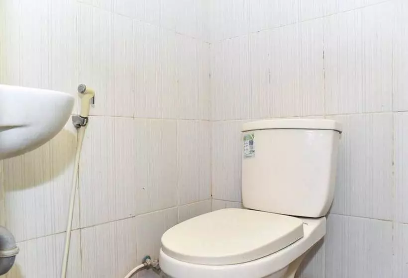 ホテル Reddoorz Near Universitas Muhammadiyah Makassar