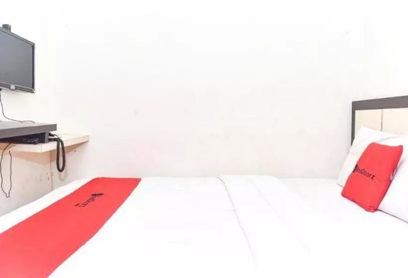 ホテル Reddoorz Near Universitas Muhammadiyah Makassar