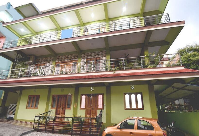 هتل Sri Residency