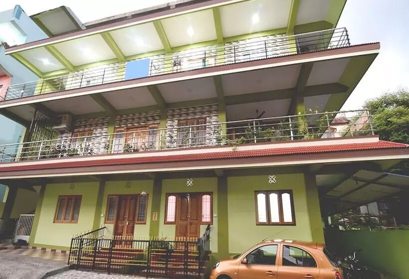 ホテル Sri Residency