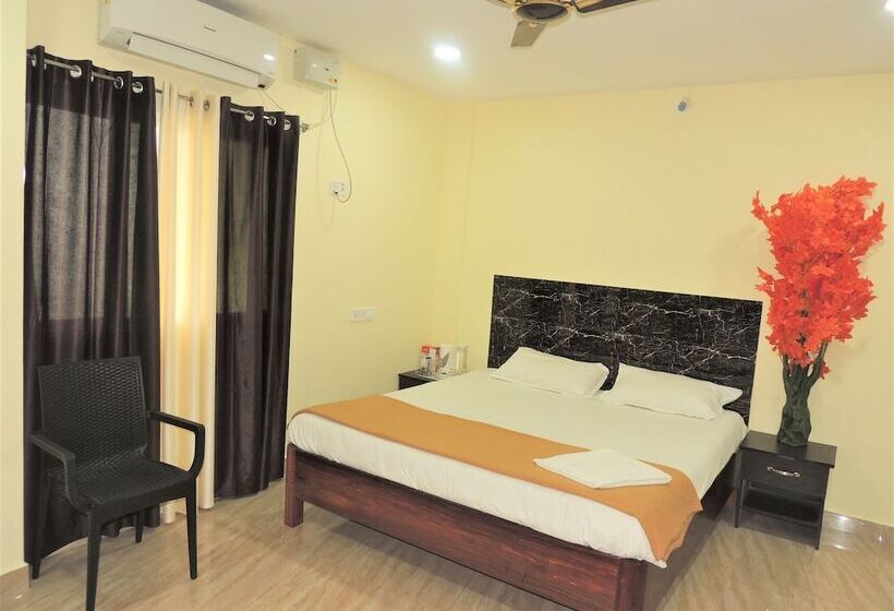 هتل Sri Residency