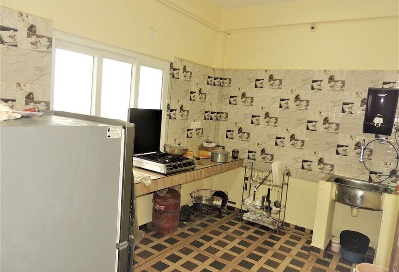 هتل Sri Residency