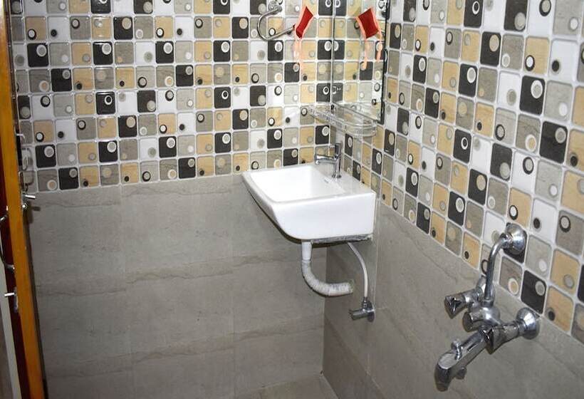 هتل Sri Residency