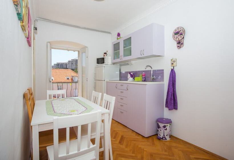 پانسیون Guest House Gugily