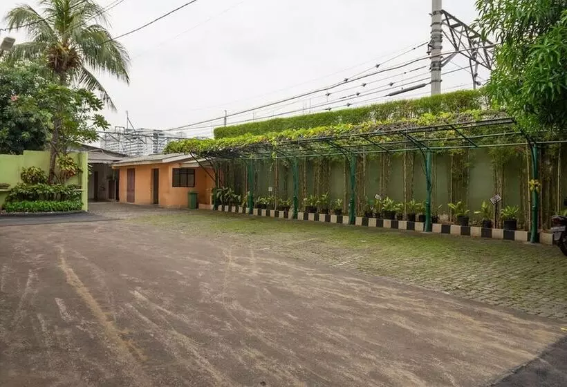 Majatalo Reddoorz Plus Near Ancol