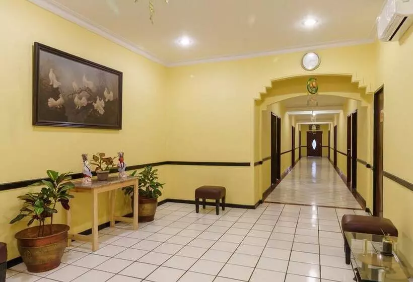 Majatalo Reddoorz Plus Near Ancol