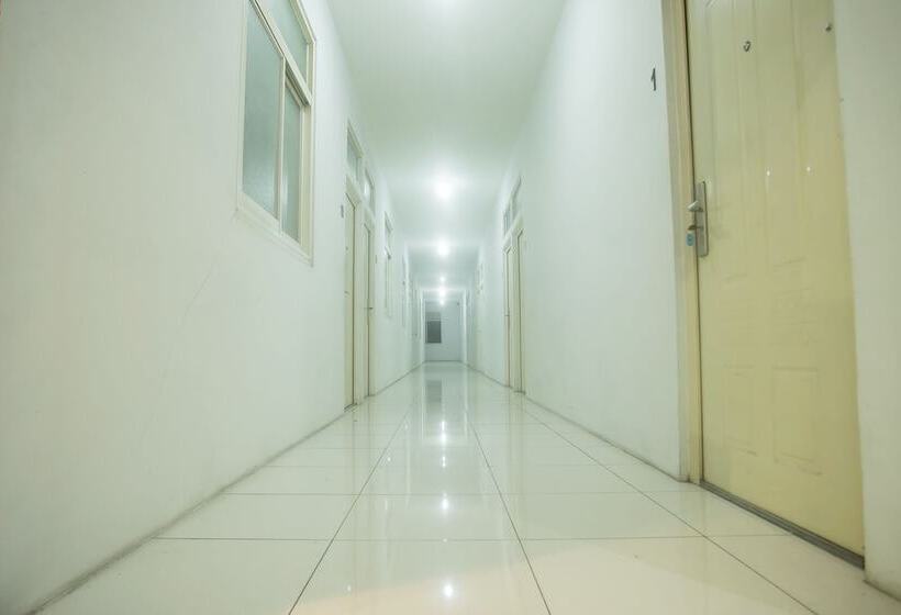 הוסטל Lapan Lapan By Oyo Rooms