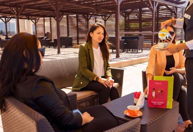 فندق Holiday Inn Aktau Seaside, An Ihg