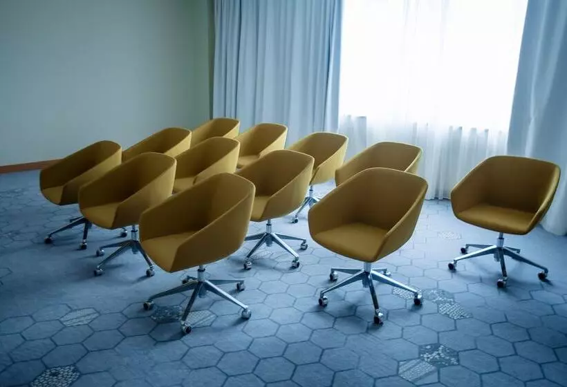 هتل Holiday Inn   Aktau   Seaside, An Ihg