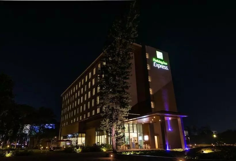 Hotelli Holiday Inn Express Kolkata Airport, An Ihg