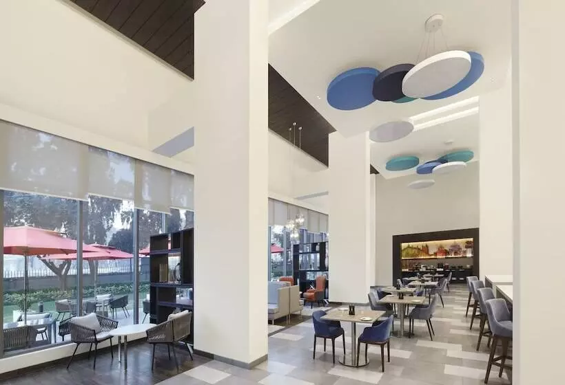 Hotelli Holiday Inn Express Kolkata Airport, An Ihg