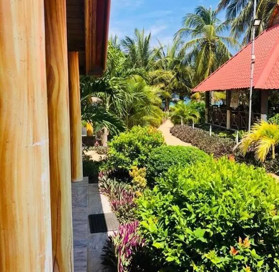 استراحتگاه Mithra Paradise Beach