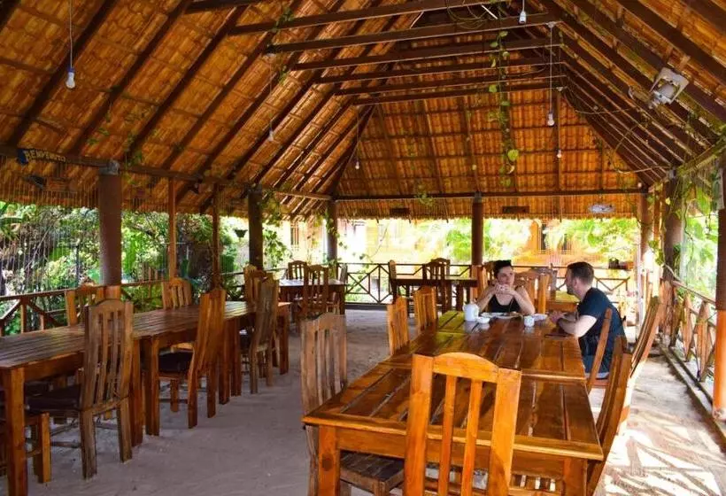استراحتگاه Mithra Paradise Beach